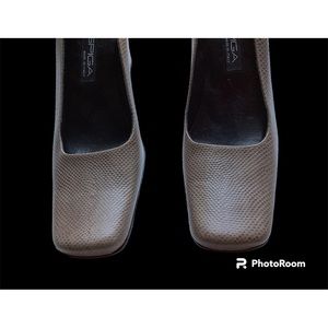 Via Spiga Classic Pump. Size 7.5